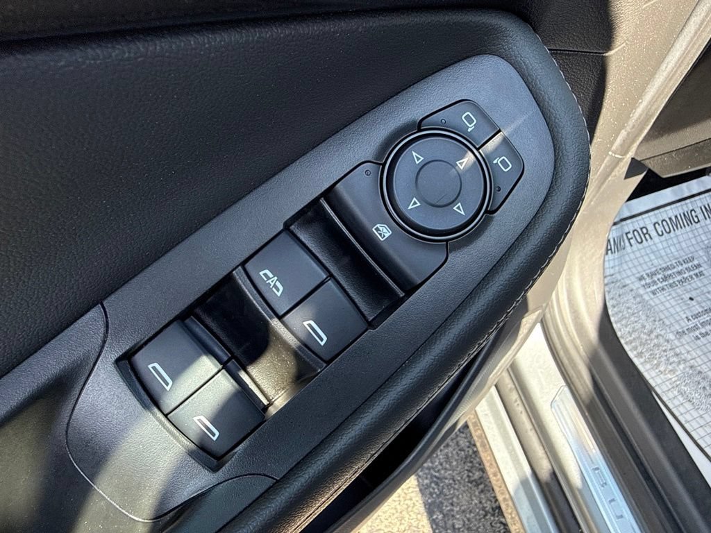 Used 2023 Buick Encore GX Select w/ Sport Touring Package FWD image 21