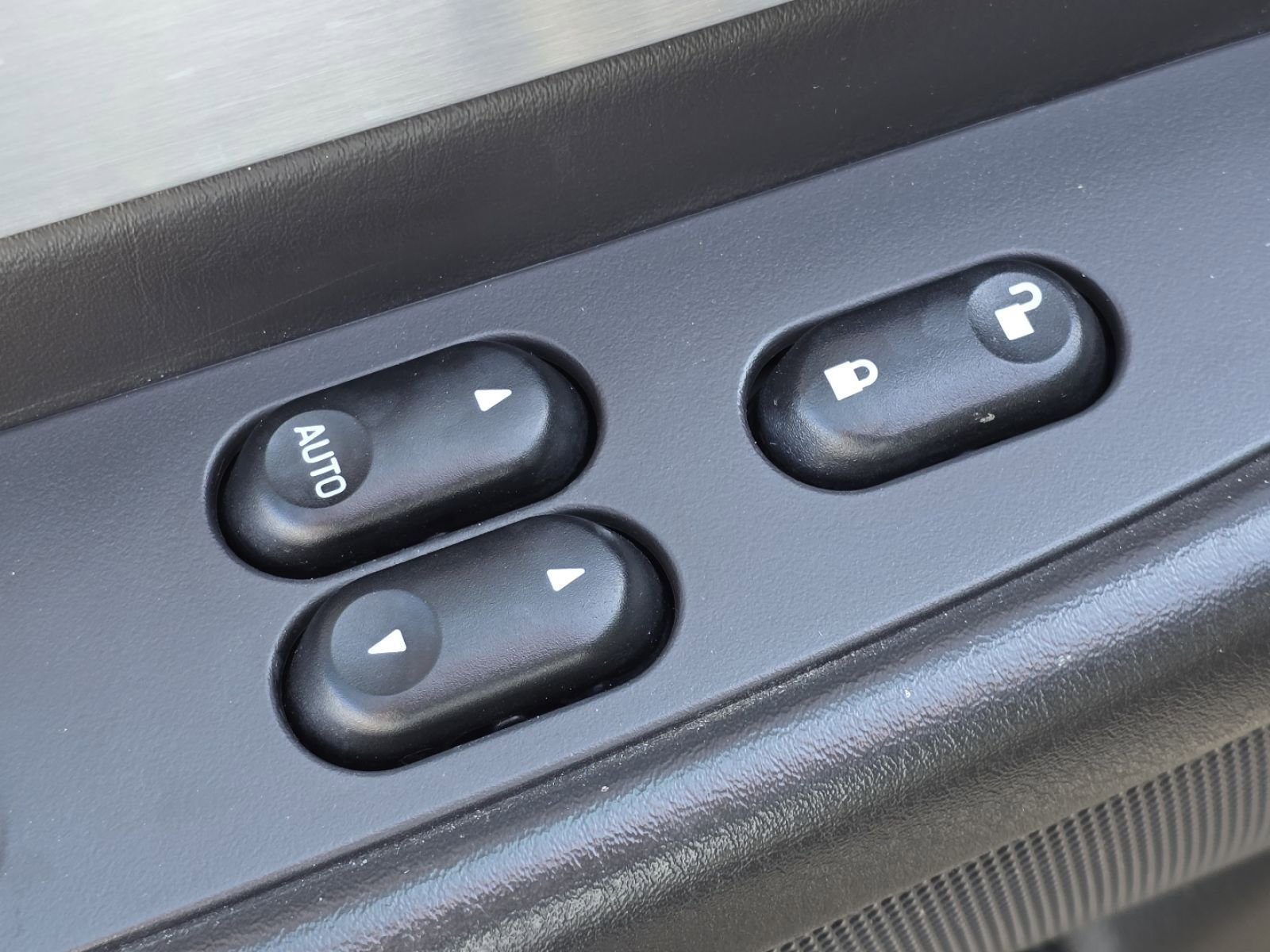 Used 2002 Ford Thunderbird image 14