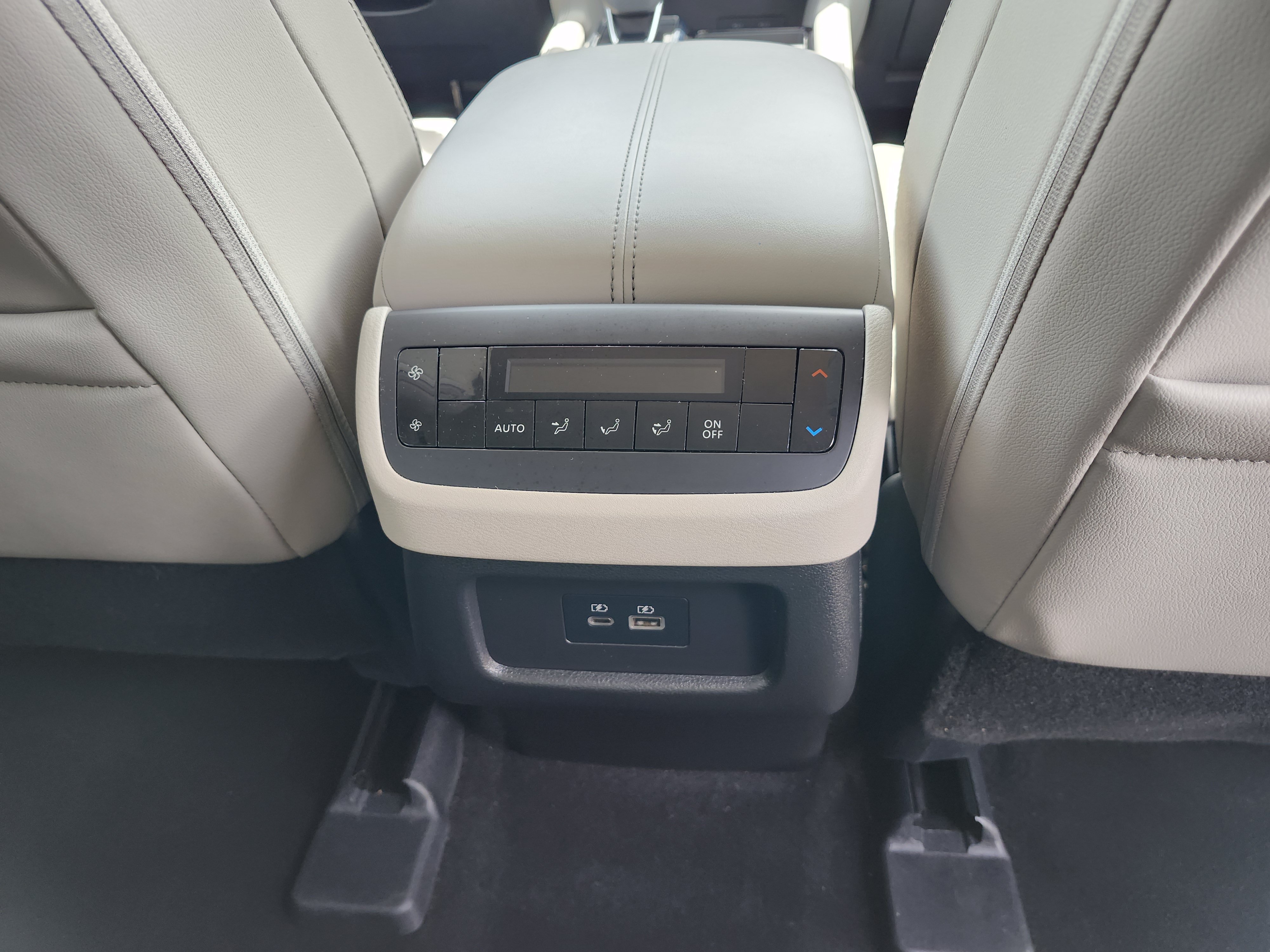 Used 2023 Nissan Pathfinder SL AWD/4WD image 22