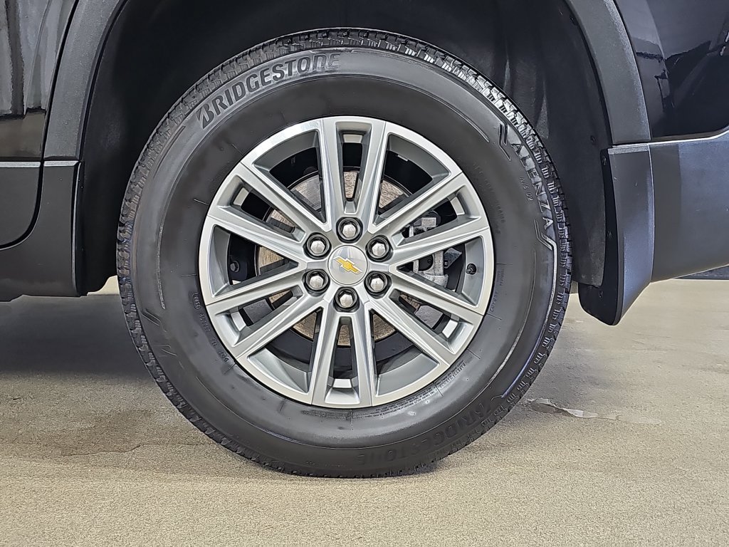 Used 2023 Chevrolet Traverse LT FWD image 39