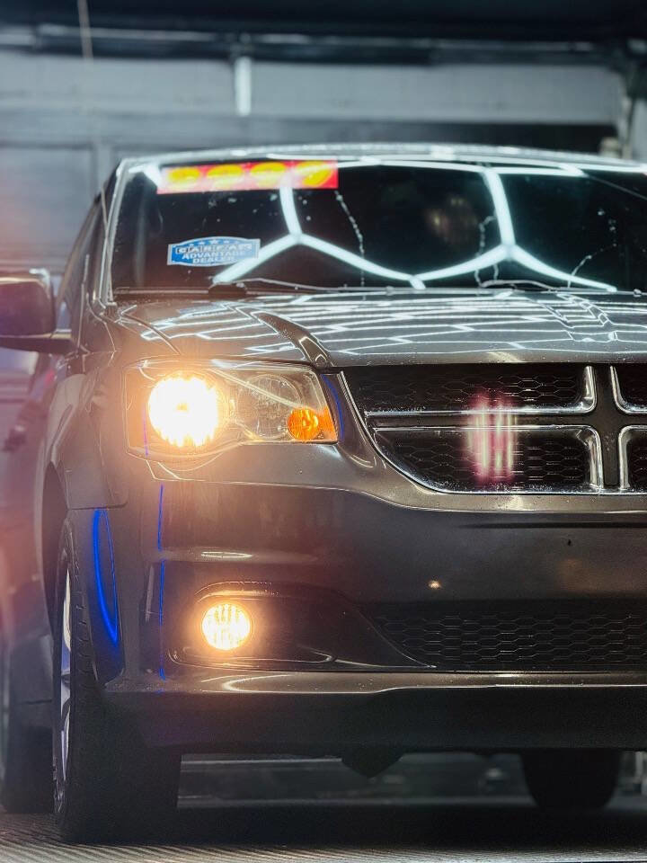 Used 2019 Dodge Grand Caravan GT FWD image 3