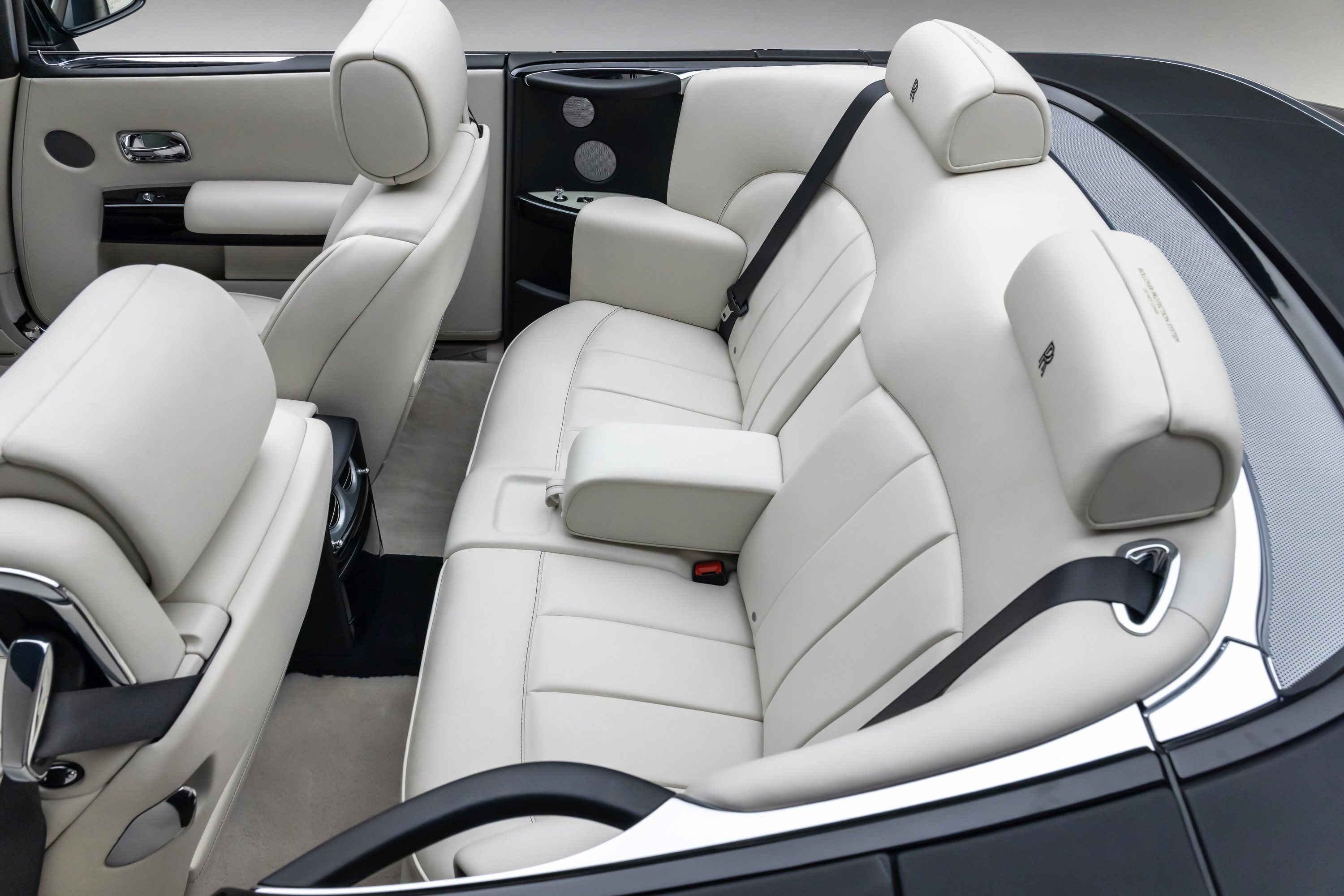 Used 2013 Rolls-Royce Phantom Drophead Coupe image 32