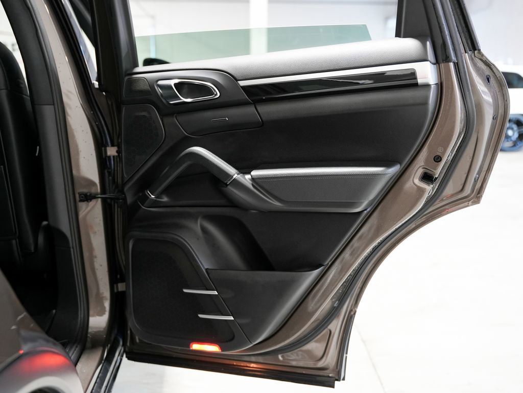 Used 2012 Porsche Cayenne image 37