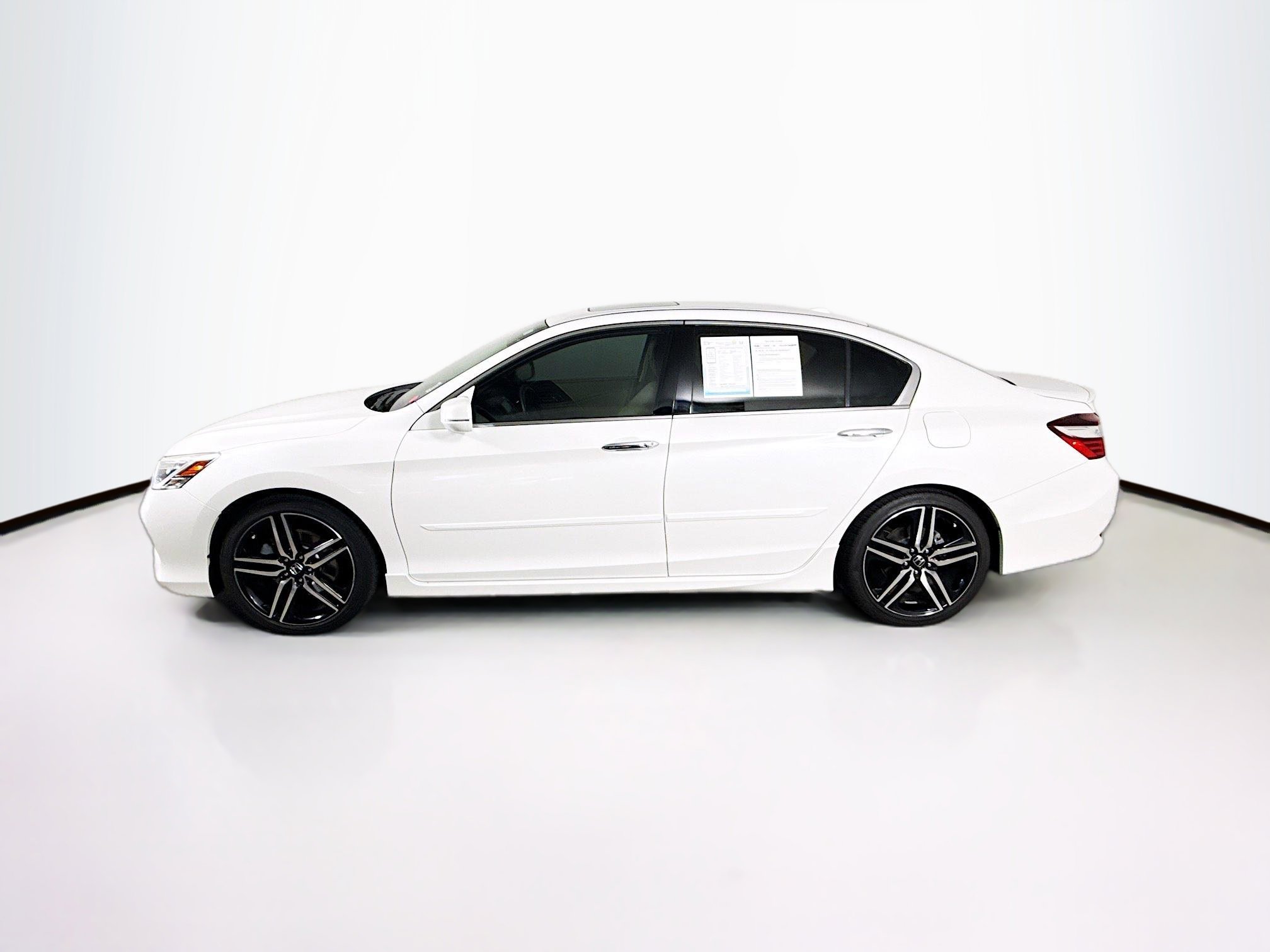 Used 2017 Honda Accord Touring image 7