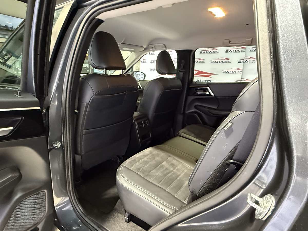 Used 2024 Mitsubishi Outlander AWD image 41