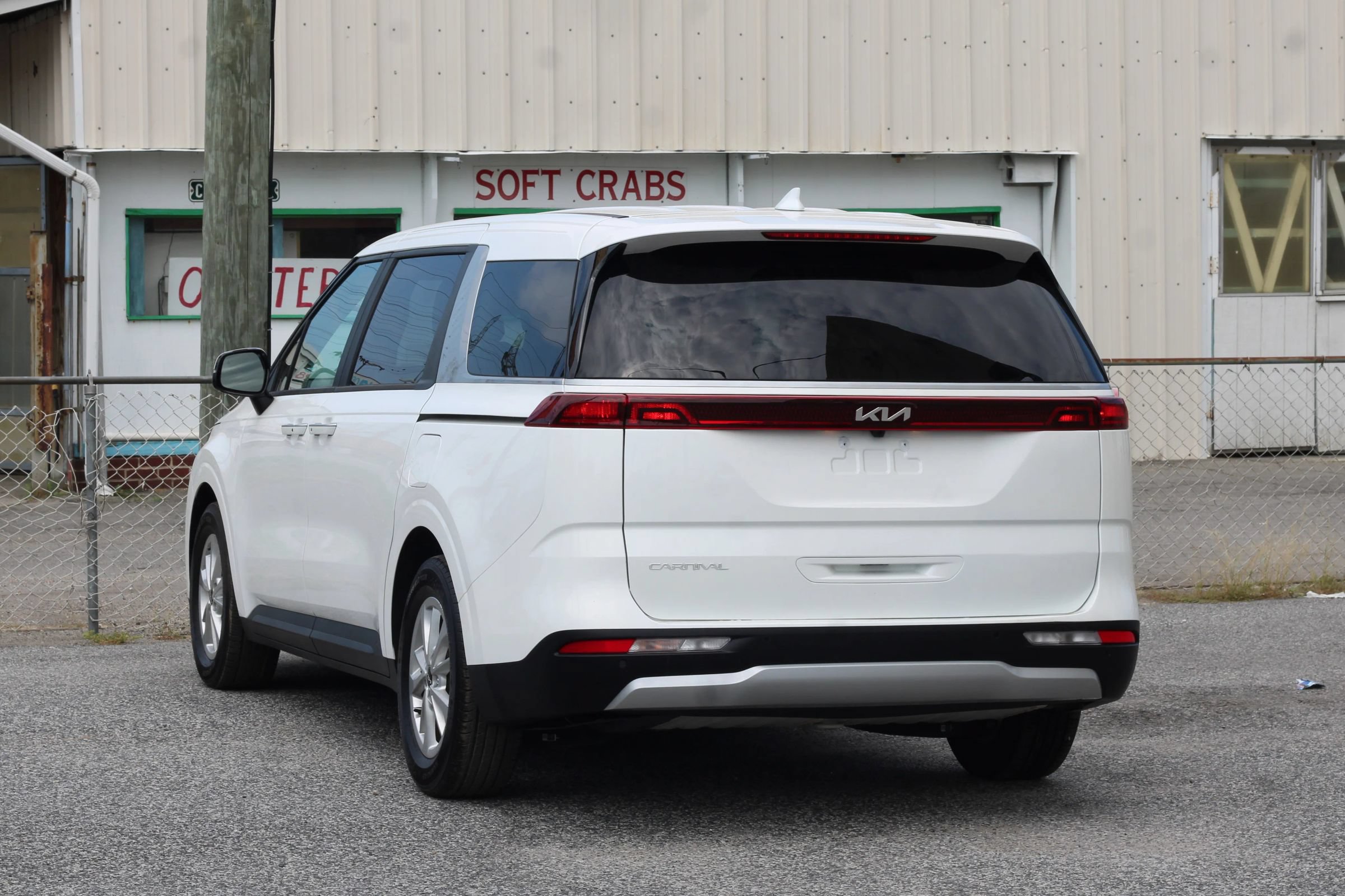 Used 2023 Kia Carnival LX FWD image 6