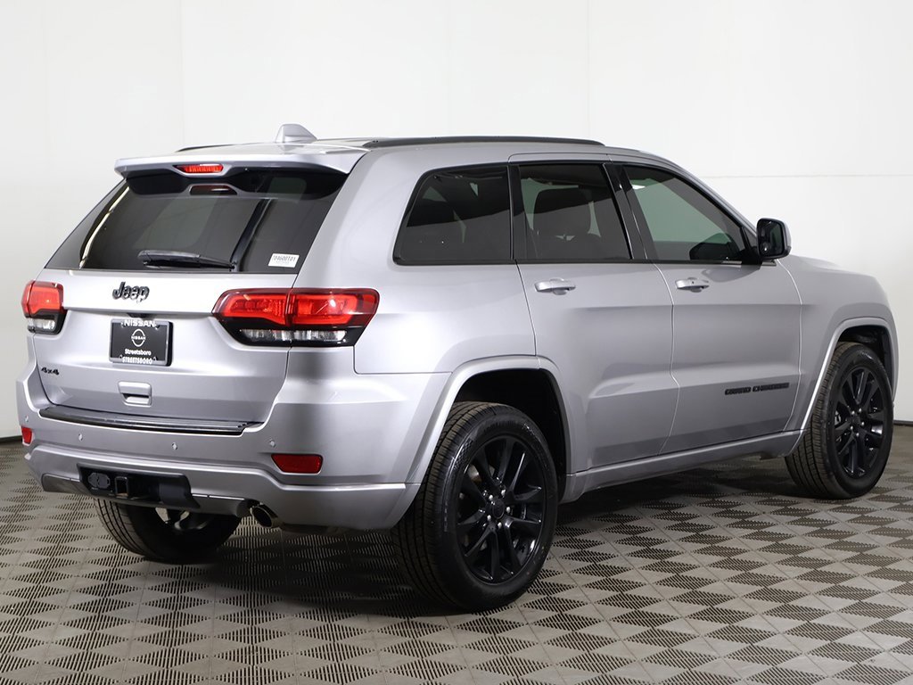 Used 2017 Jeep Grand Cherokee Altitude image 9