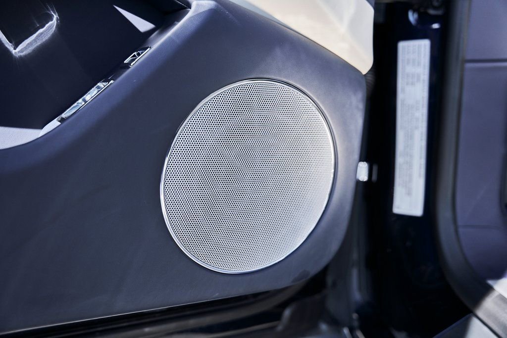 Used 2024 Bentley Flying Spur V8 image 32