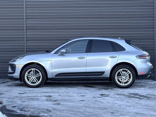 Certified 2022 Porsche Macan image 2