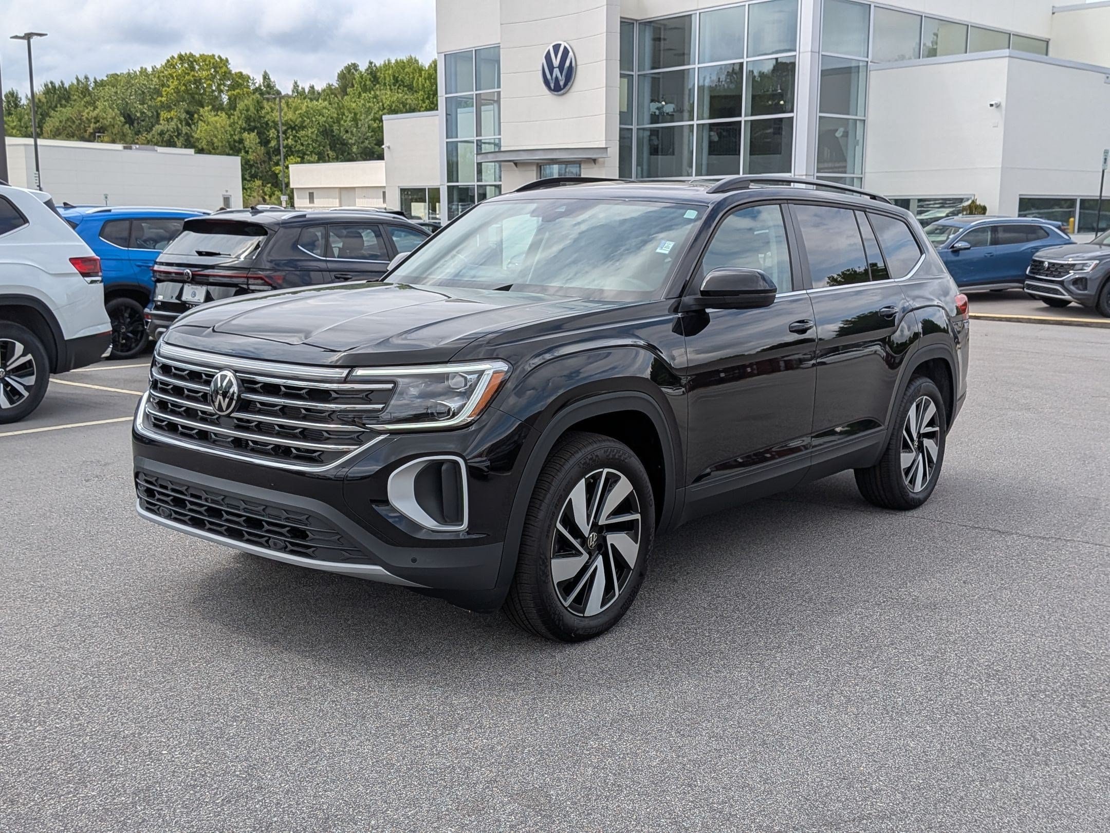 New 2026 Volkswagen Atlas SE FWD image 7