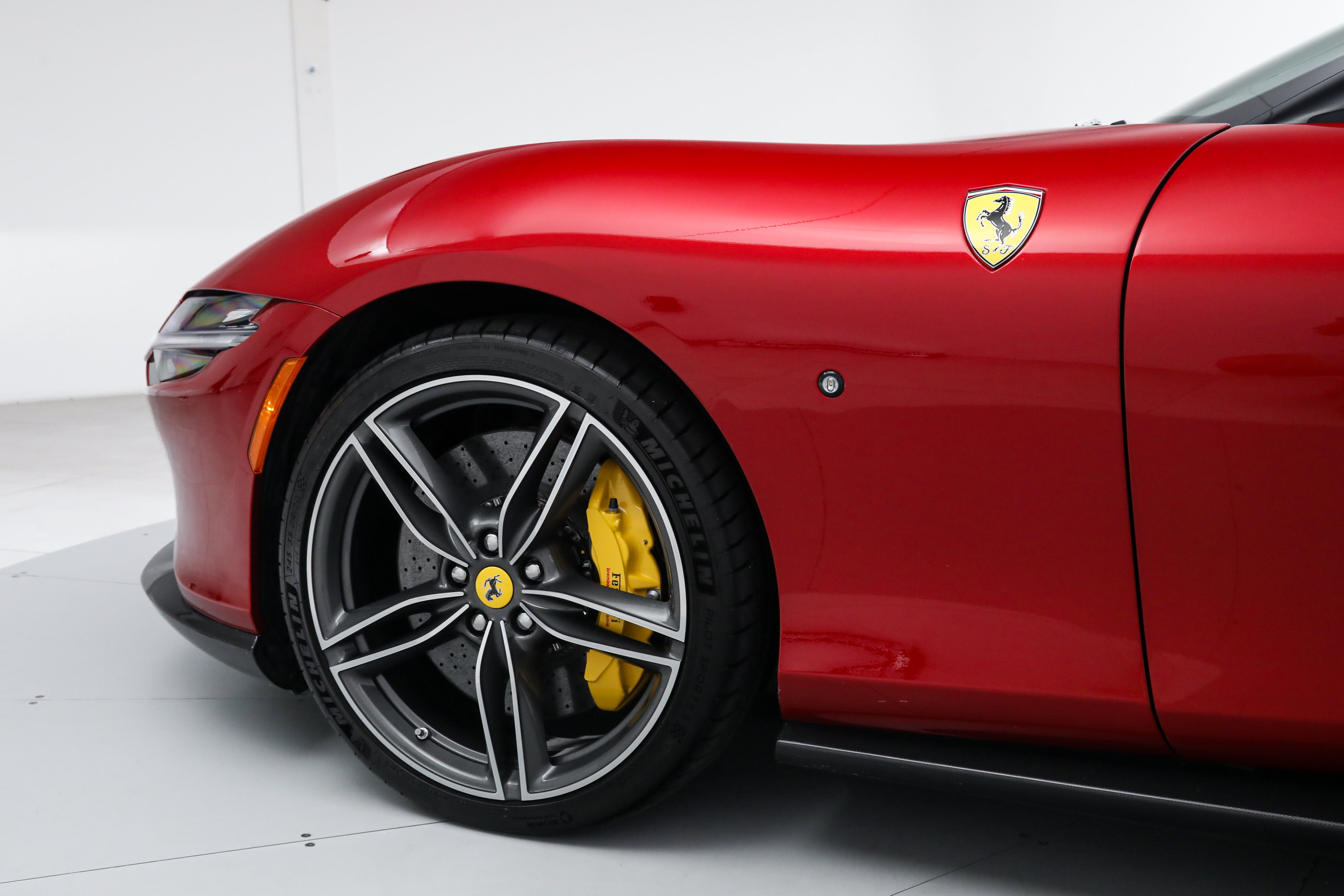 Certified 2025 Ferrari Roma Spider RWD image 18