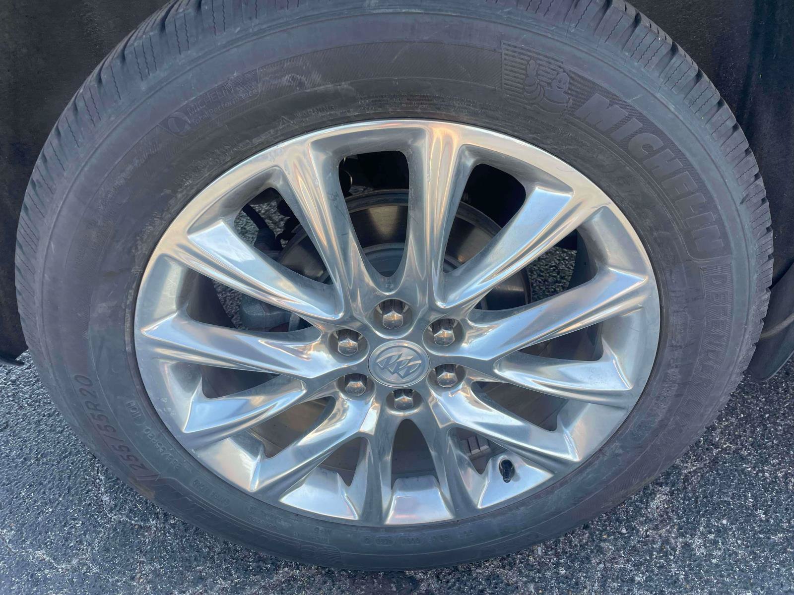 Used 2019 Buick Enclave Essence FWD image 11