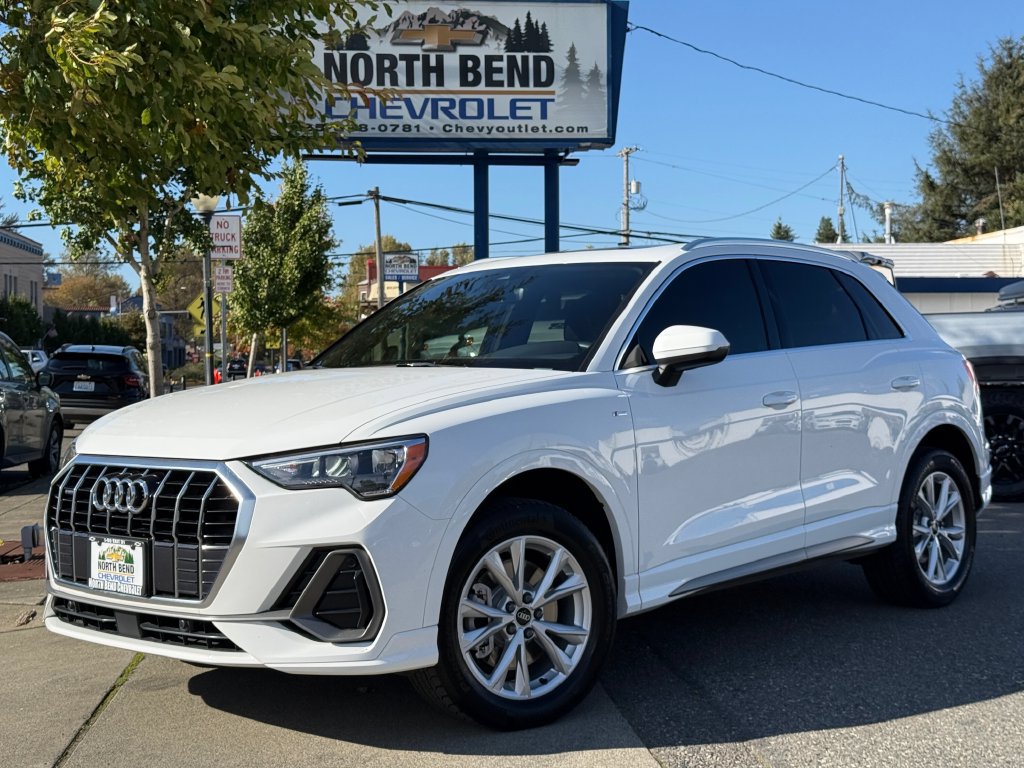 Used 2022 Audi Q3 2.0T Premium w/ Convenience Package AWD/4WD image 1