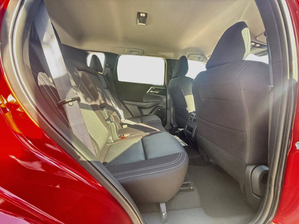 New 2026 Mitsubishi Outlander ES FWD image 28