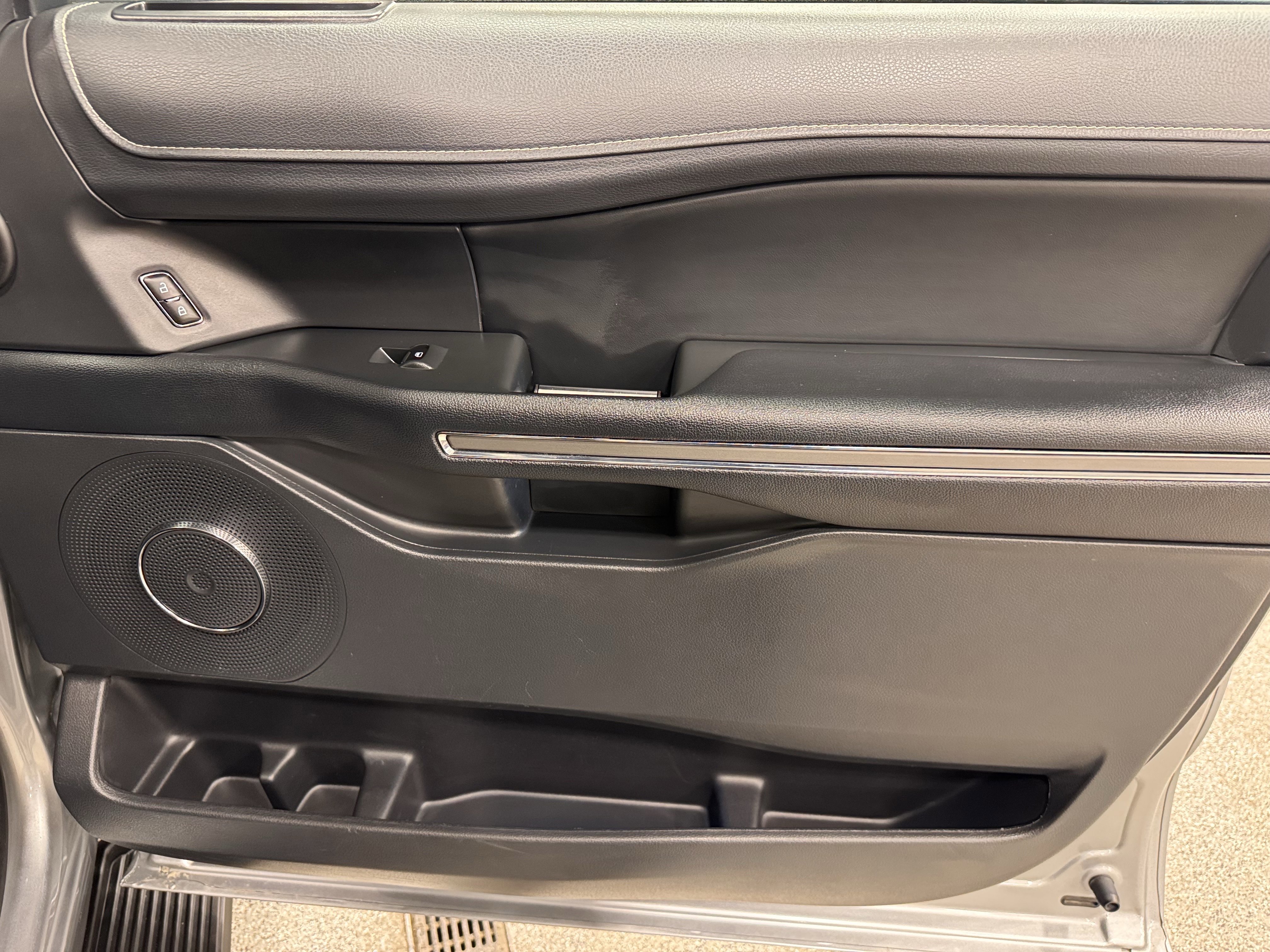 Used 2024 Ford Expedition Max XLT image 29