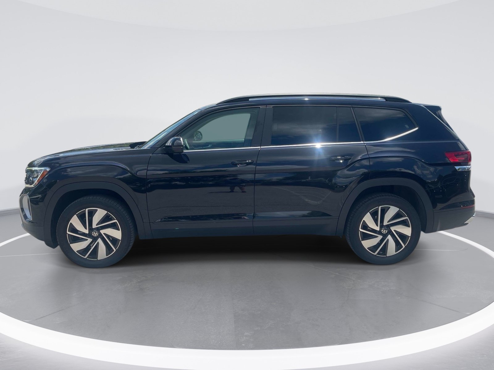 Used 2025 Volkswagen Atlas SE FWD image 6