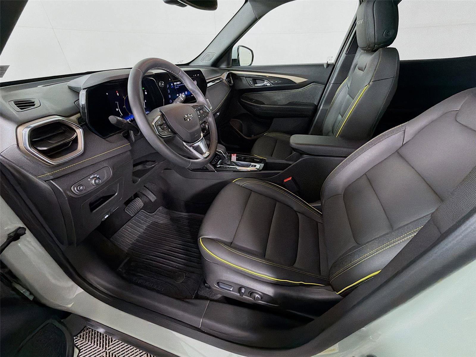 Used 2025 Chevrolet TrailBlazer ACTIV w/ Convenience Package image 11