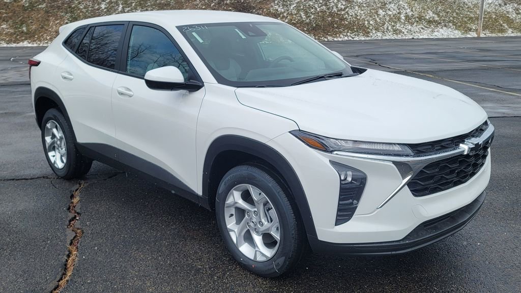 New 2026 Chevrolet Trax LS w/ LS Convenience Package FWD image 2