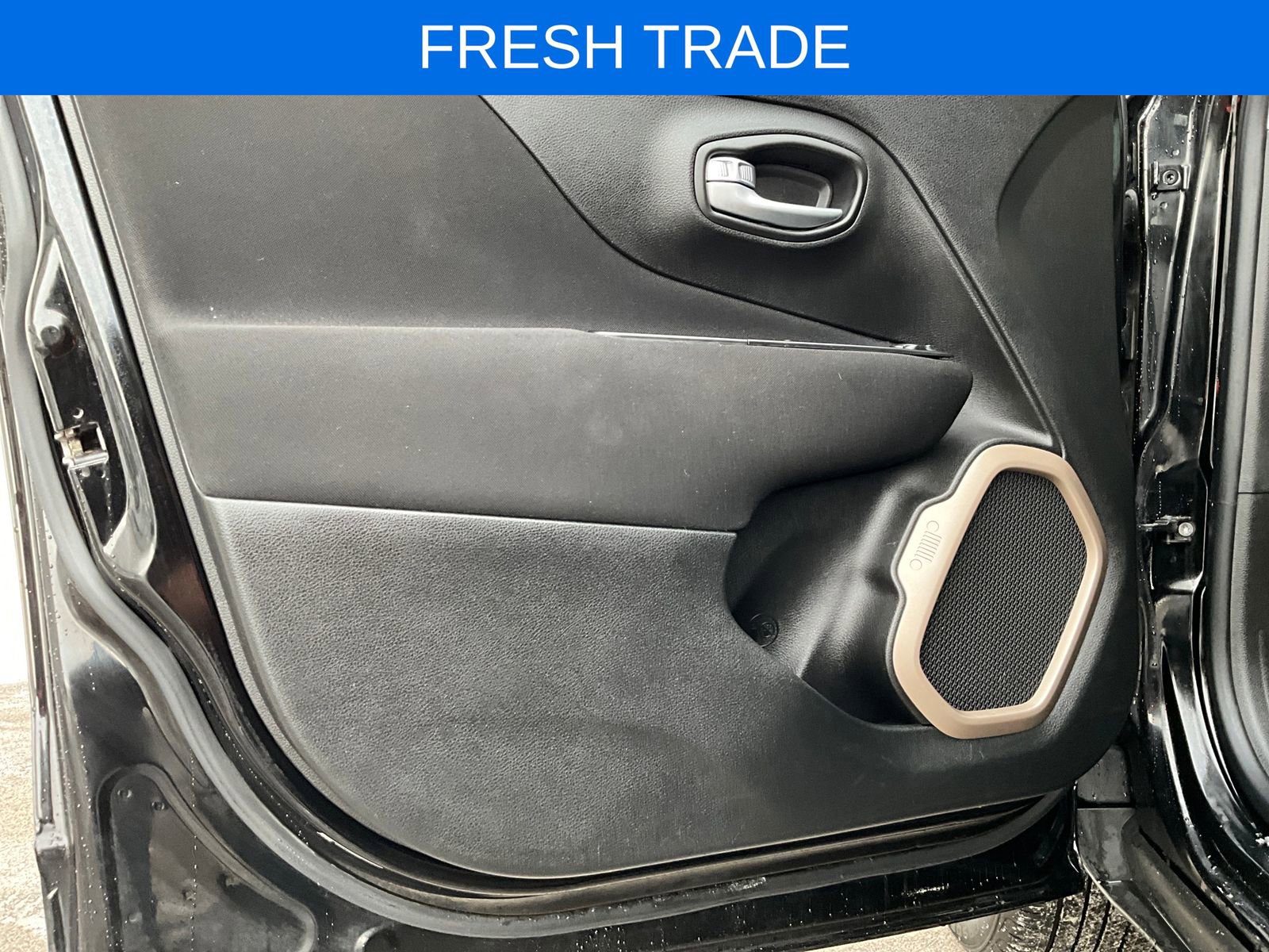 Used 2017 Jeep Renegade Latitude image 10