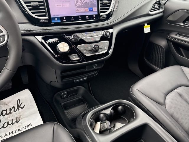 New 2026 Chrysler Pacifica Select FWD image 16