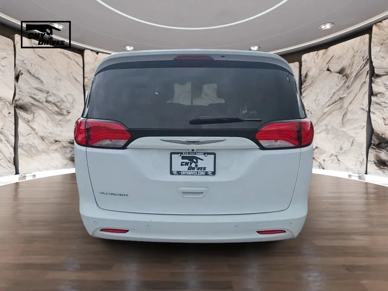Used 2022 Chrysler Voyager LX FWD image 6
