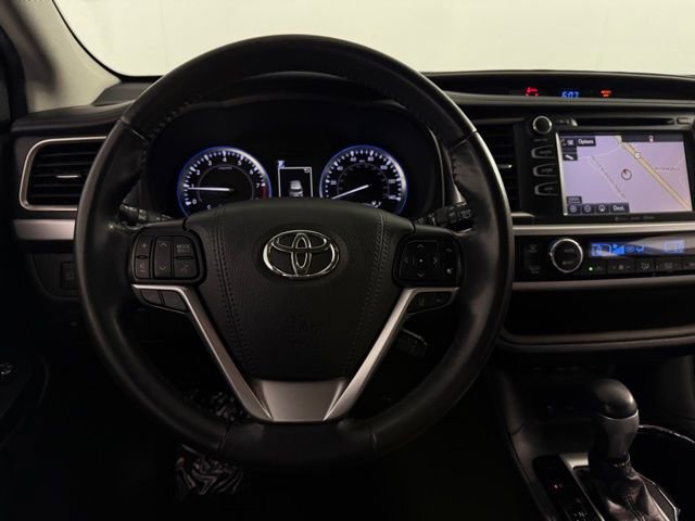 Used 2019 Toyota Highlander XLE image 22