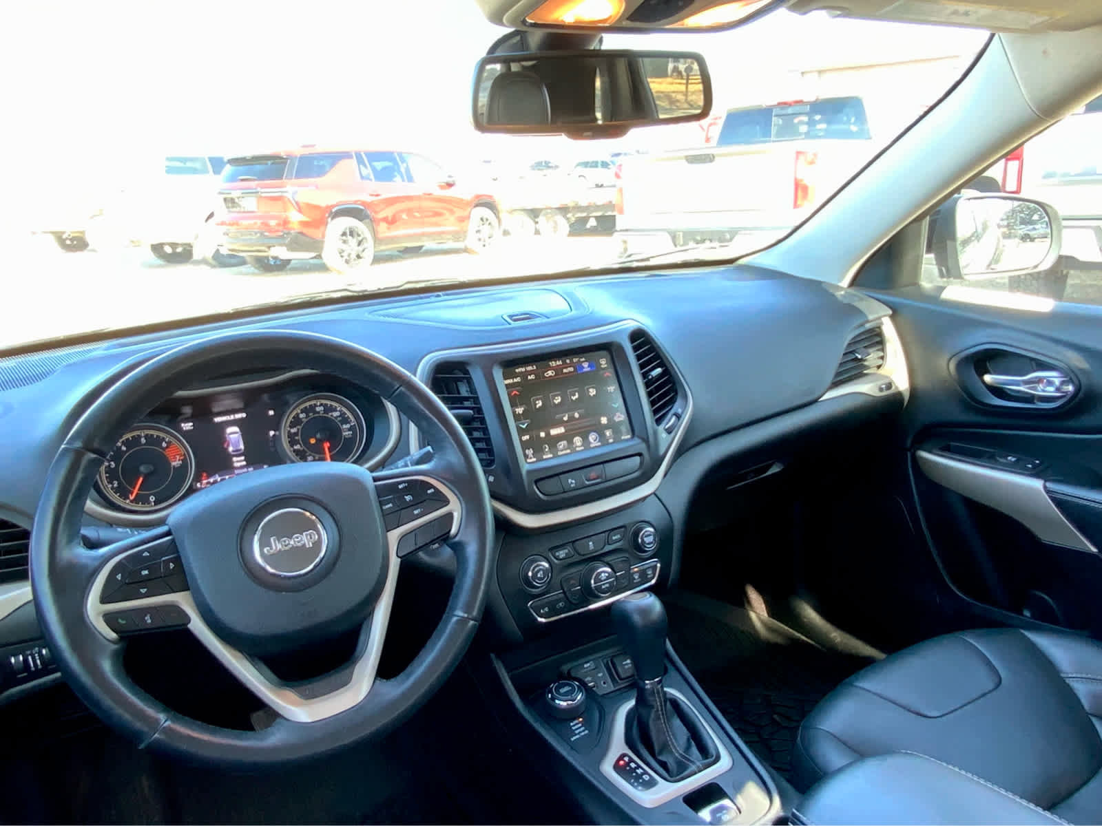 Used 2018 Jeep Cherokee Limited image 34