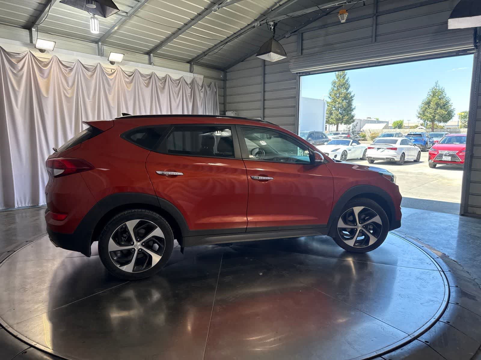 Used 2016 Hyundai Tucson Limited w/ Option Group 03 FWD image 4