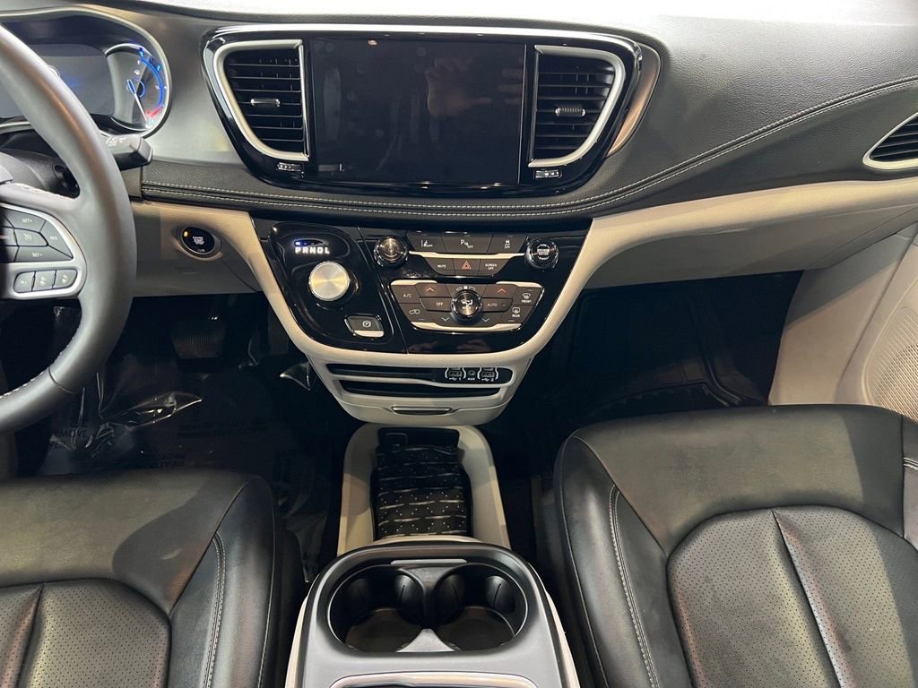 Used 2024 Chrysler Pacifica Select FWD image 37