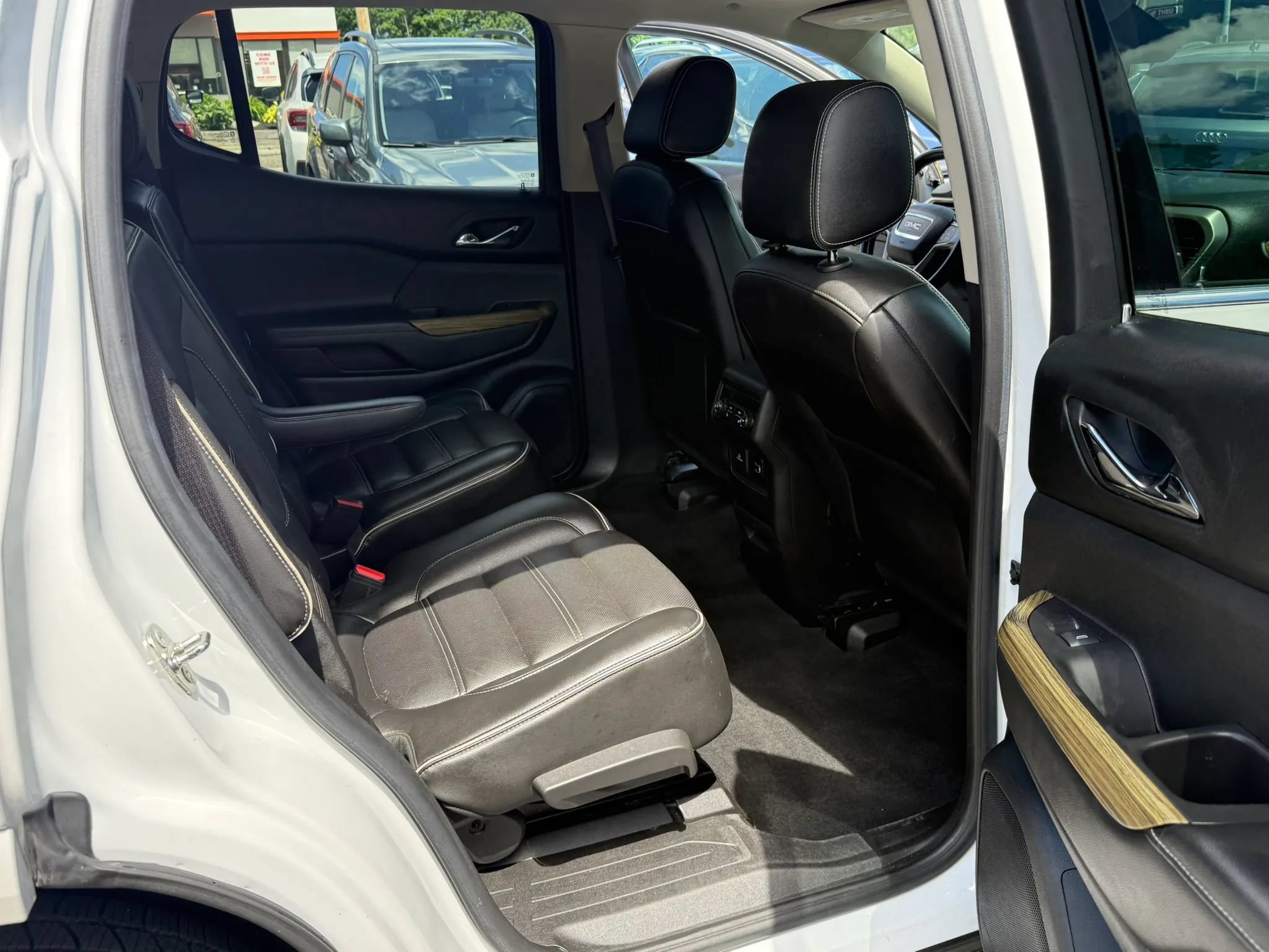 Used 2018 GMC Acadia Denali w/ Technology Package AWD/4WD image 15