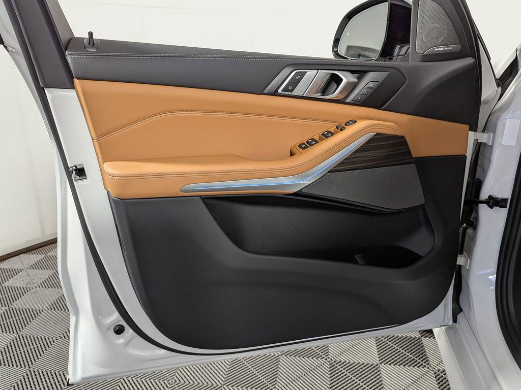 Certified 2025 BMW X5 xDrive40i w/ M Sport Package image 16