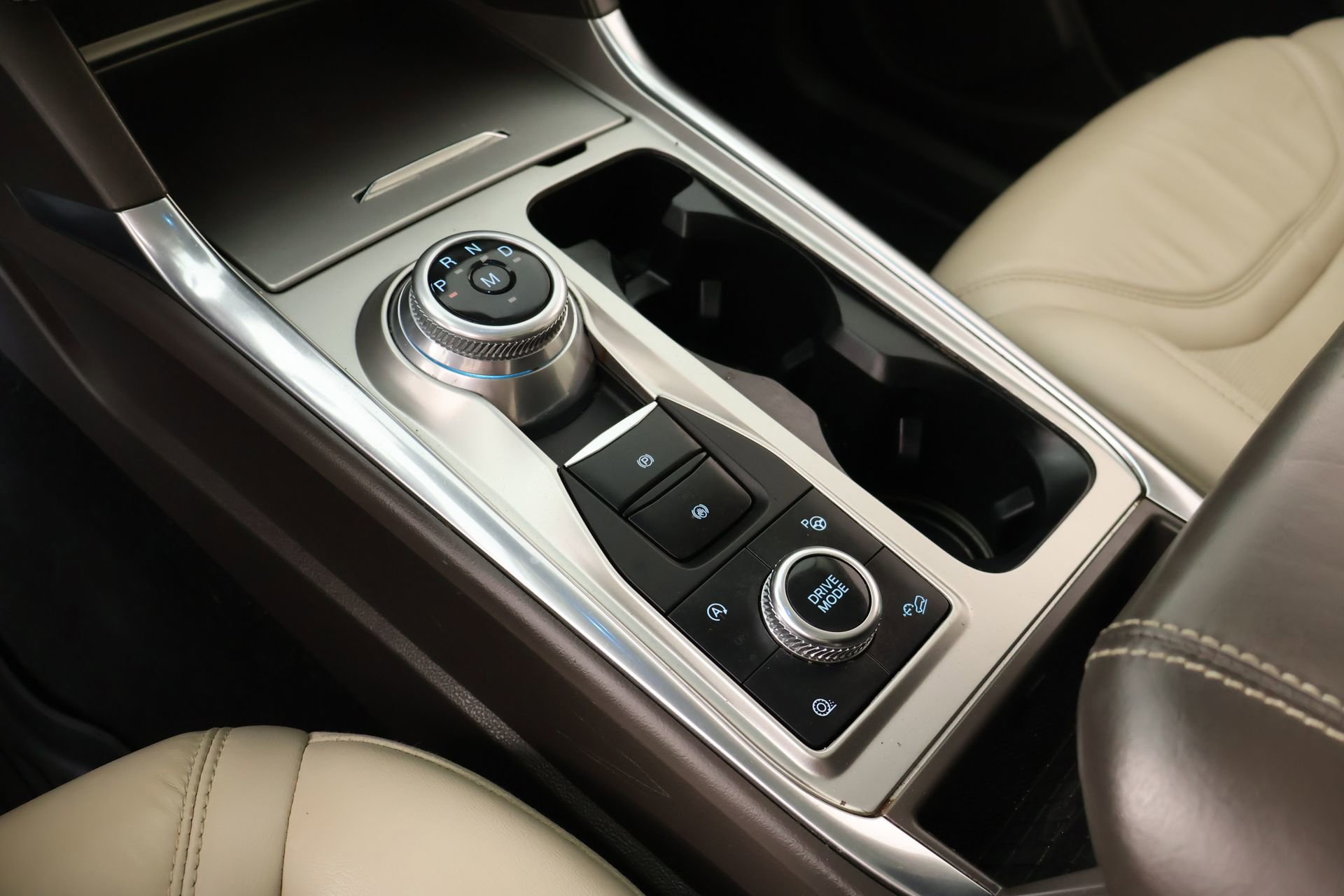 Used 2020 Ford Explorer Platinum w/ Premium Technology Package AWD/4WD image 9