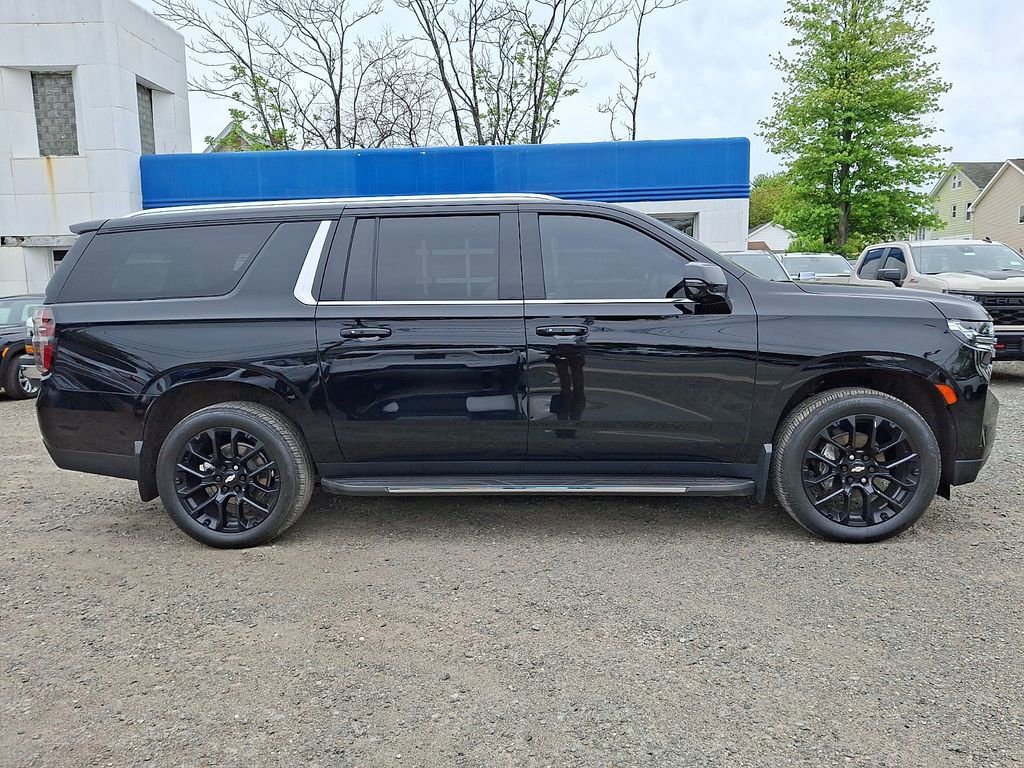 Used 2024 Chevrolet Suburban LT w/ Luxury Package AWD/4WD image 9