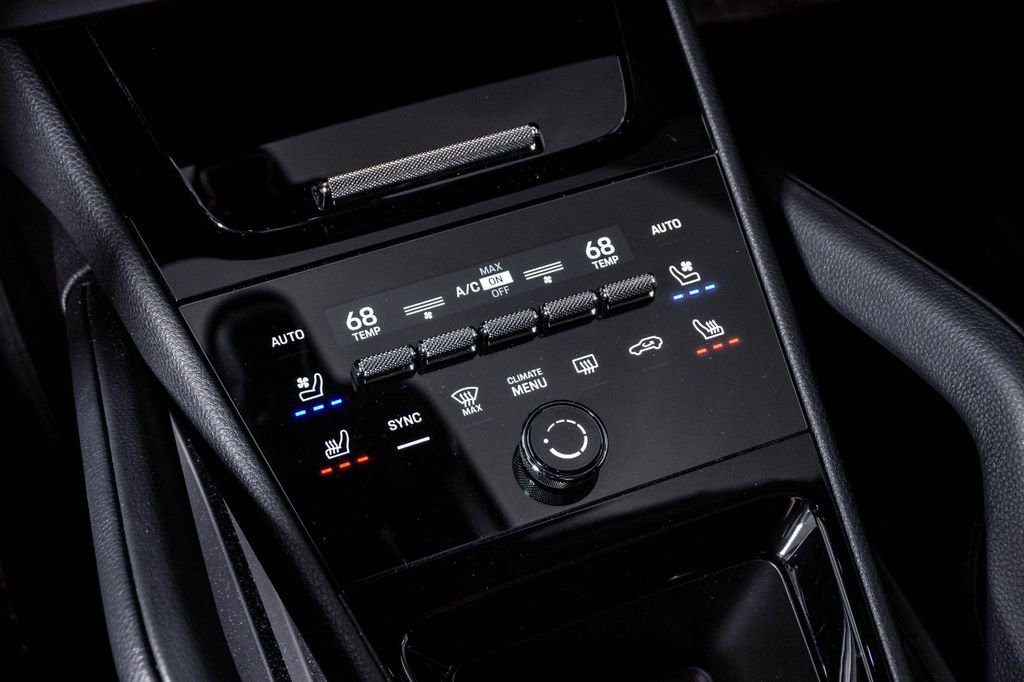 Certified 2025 Porsche Cayenne Coupe image 24