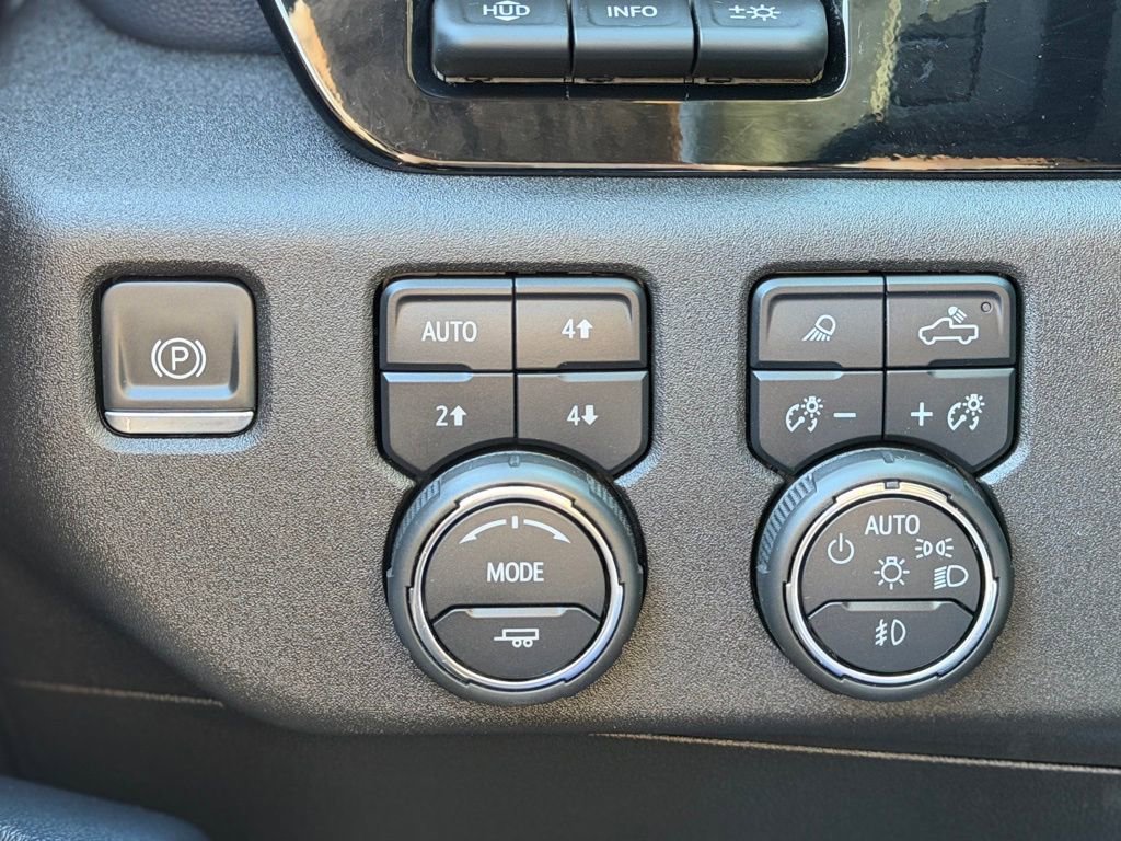 Used 2023 Chevrolet Silverado 1500 High Country w/ Technology Package image 26