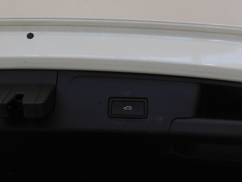 Used 2023 Volkswagen Atlas Cross Sport SEL Premium R-Line image 90