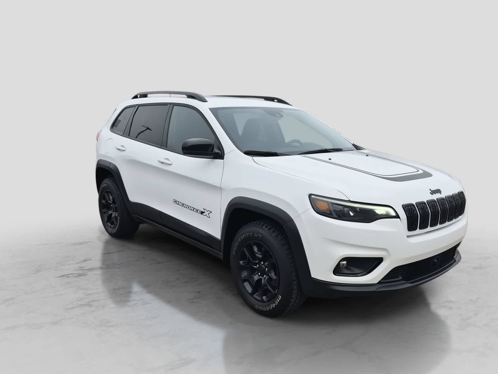 Used 2022 Jeep Cherokee Latitude AWD/4WD image 2