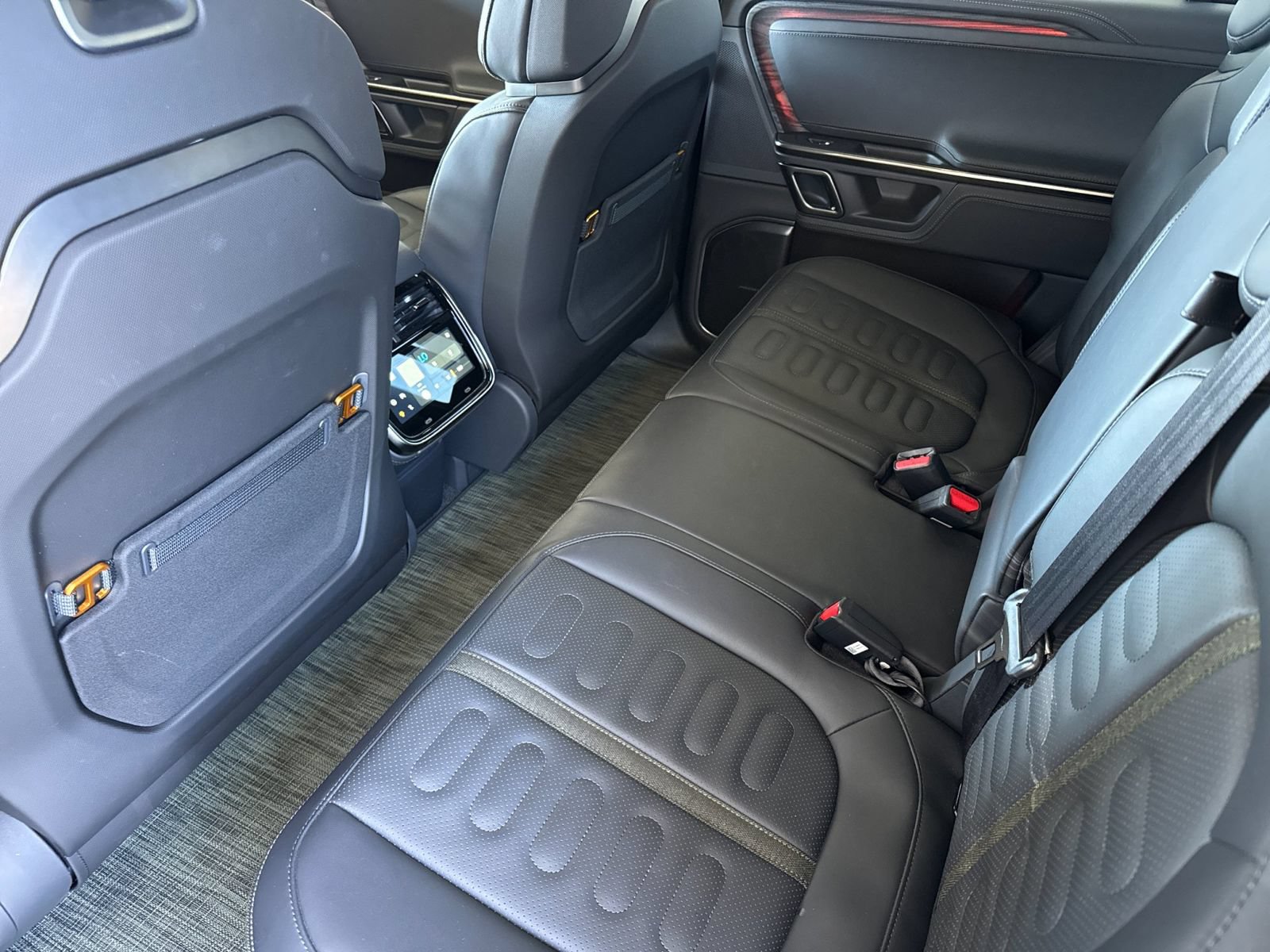 Used 2022 Rivian R1S Launch Edition AWD/4WD image 5