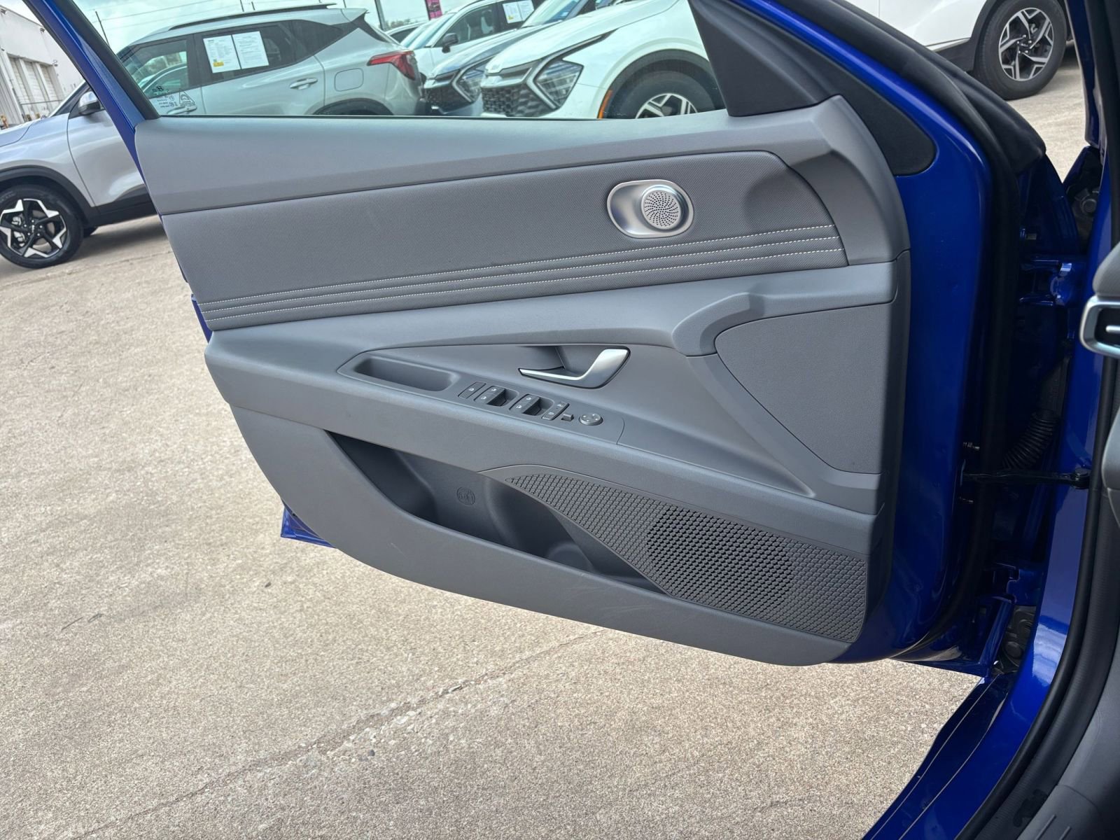 Used 2025 Hyundai Elantra SEL image 18