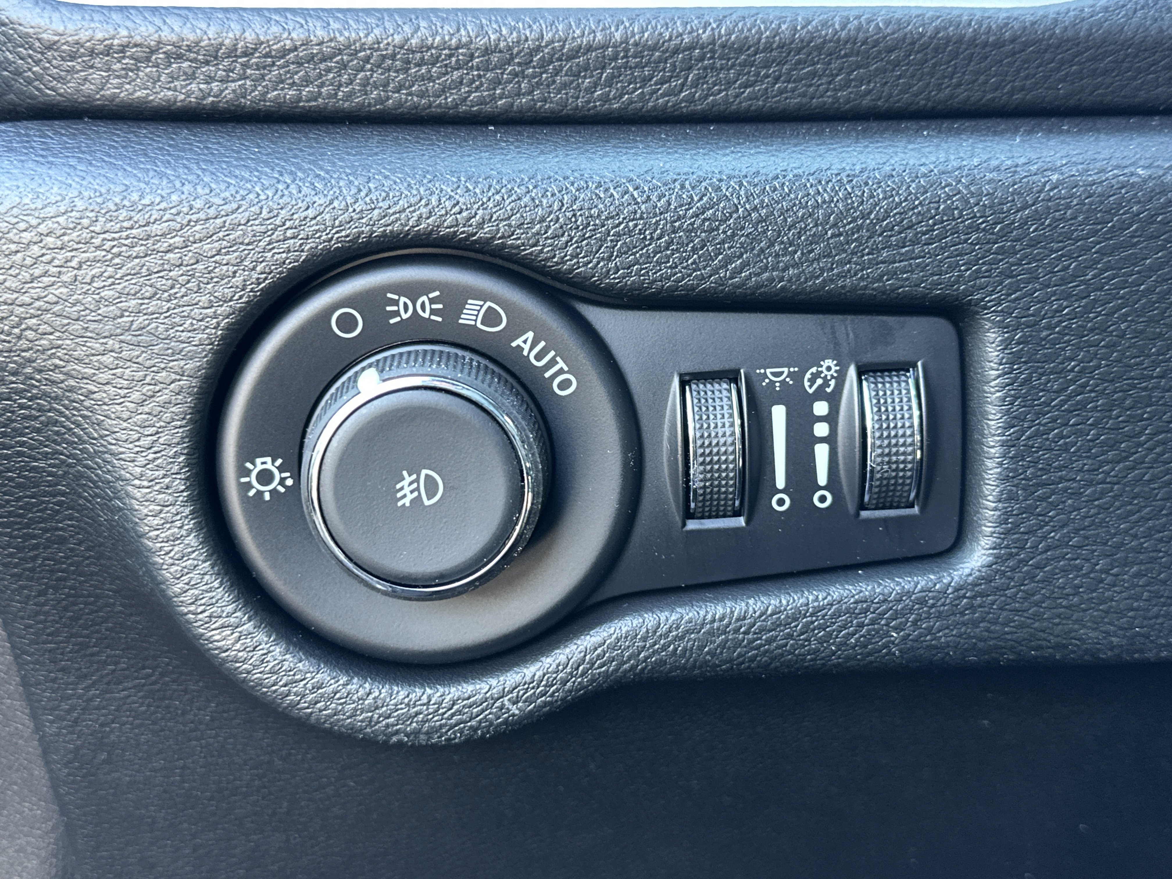New 2026 Chrysler Pacifica Select w/ S Appearance Package FWD image 12
