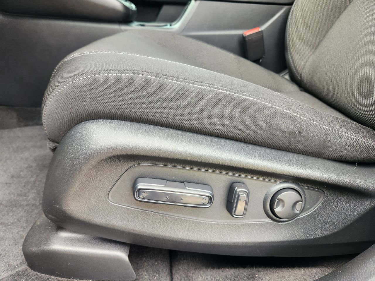 Certified 2025 Honda CR-V EX image 23