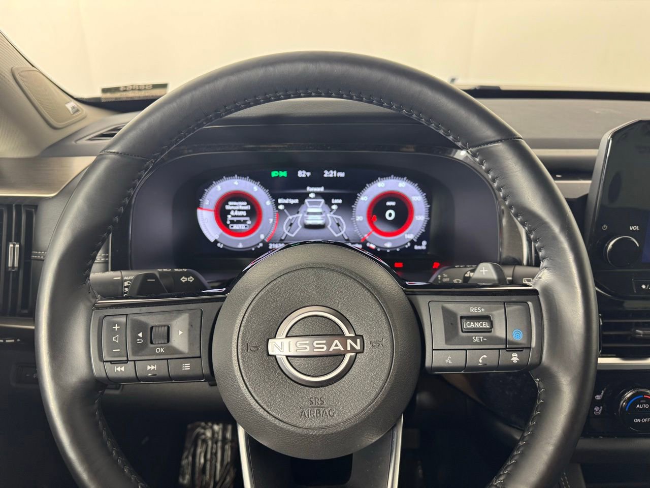 Used 2023 Nissan Pathfinder Platinum AWD/4WD image 13