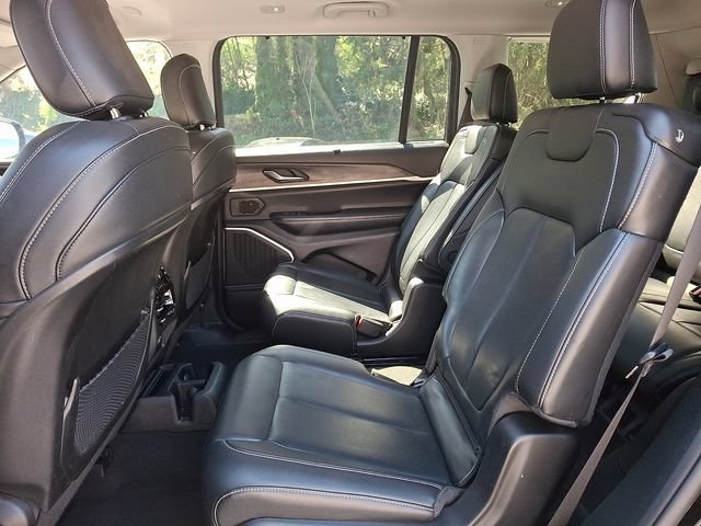 Used 2022 Jeep Grand Cherokee L Limited w/ Luxury Tech Group II AWD/4WD image 12