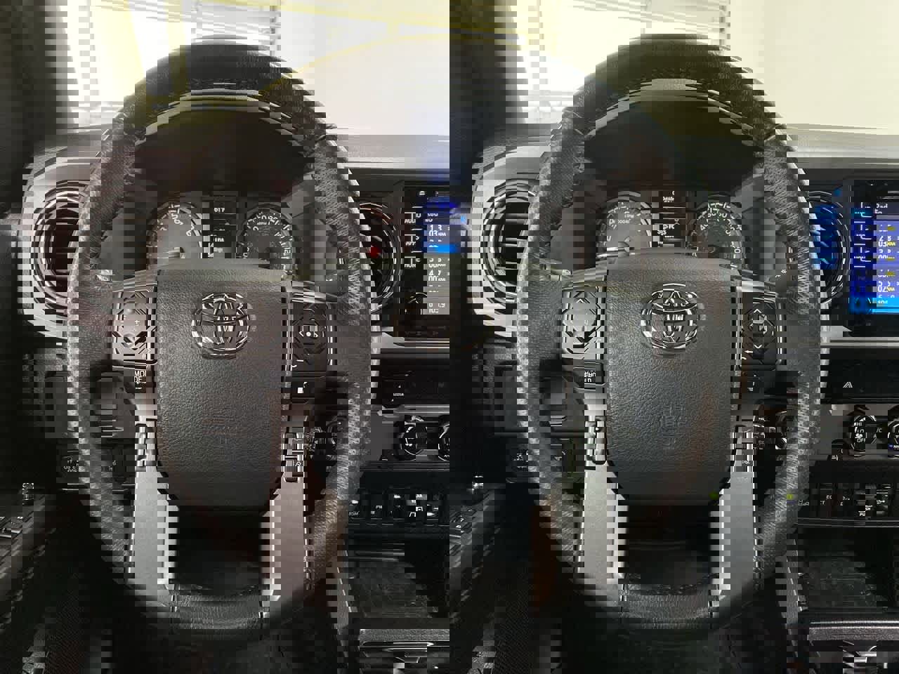 Used 2018 Toyota Tacoma TRD Sport w/ Technology Package image 19