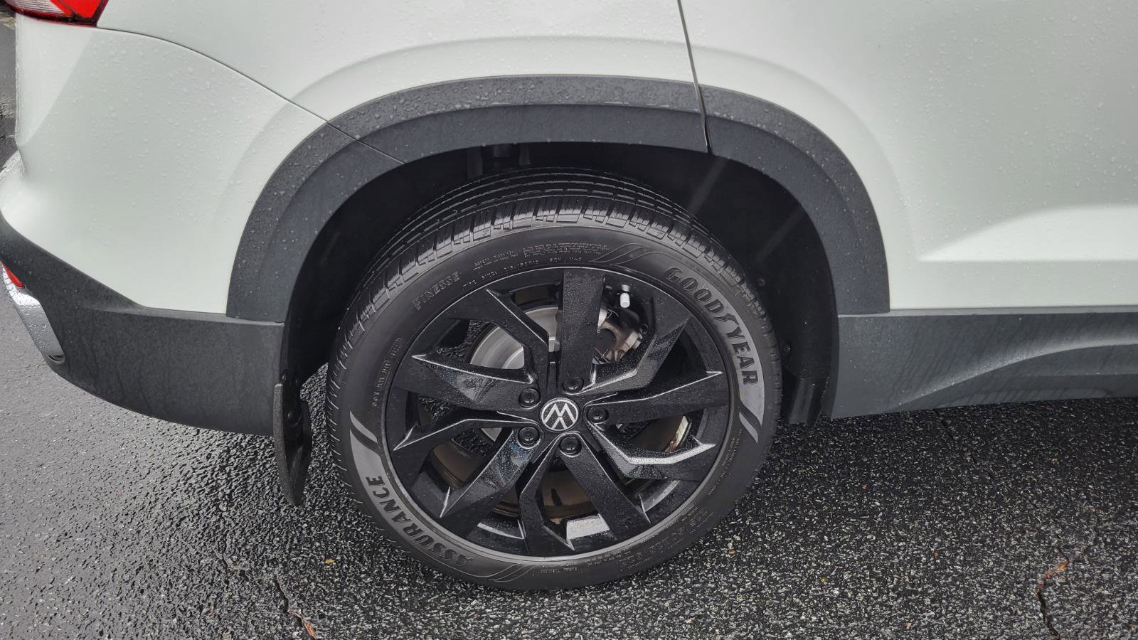 Used 2022 Volkswagen Taos SE w/ Panoramic Sunroof Package image 15