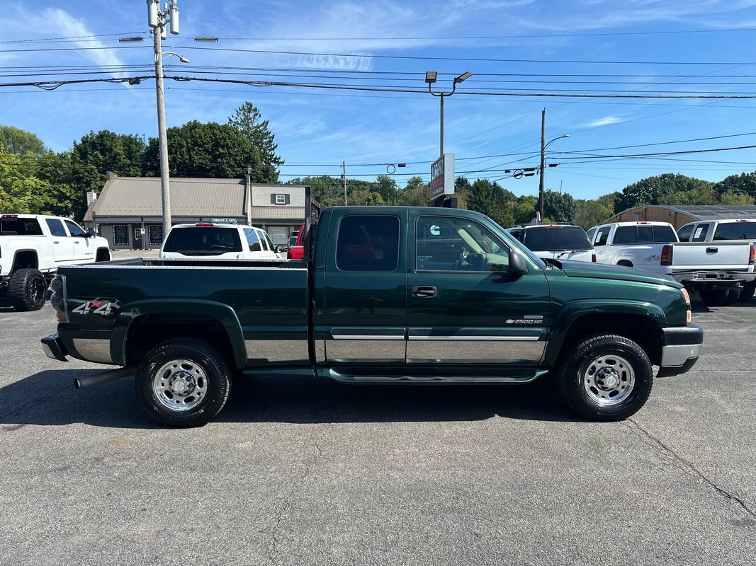 Used 2006 Chevrolet Silverado 2500 LT w/ Heavy-Duty Power Package AWD/4WD image 2