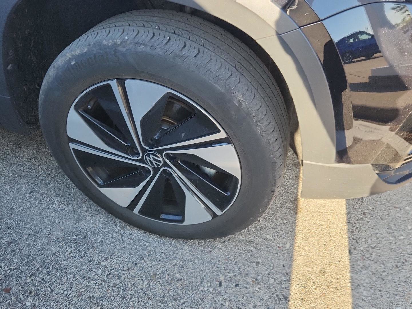 Used 2024 Volkswagen Taos SE AWD/4WD image 2