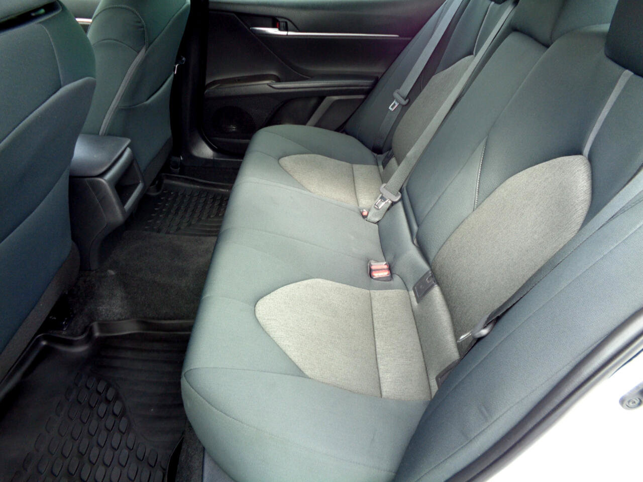 Used 2022 Toyota Camry LE image 20