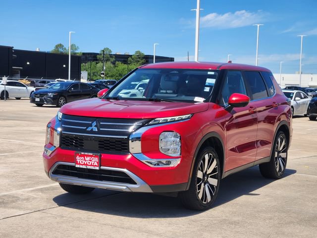 Used 2025 Mitsubishi Outlander SE image 3