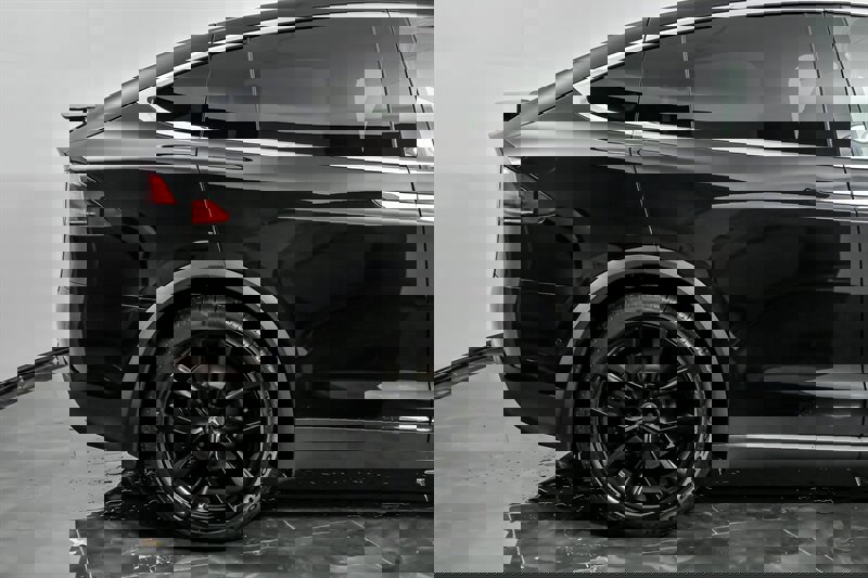 Used 2020 Tesla Model X image 11